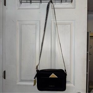 Michael Kors Jet Set Black Crossbody Bag – Logo Strap